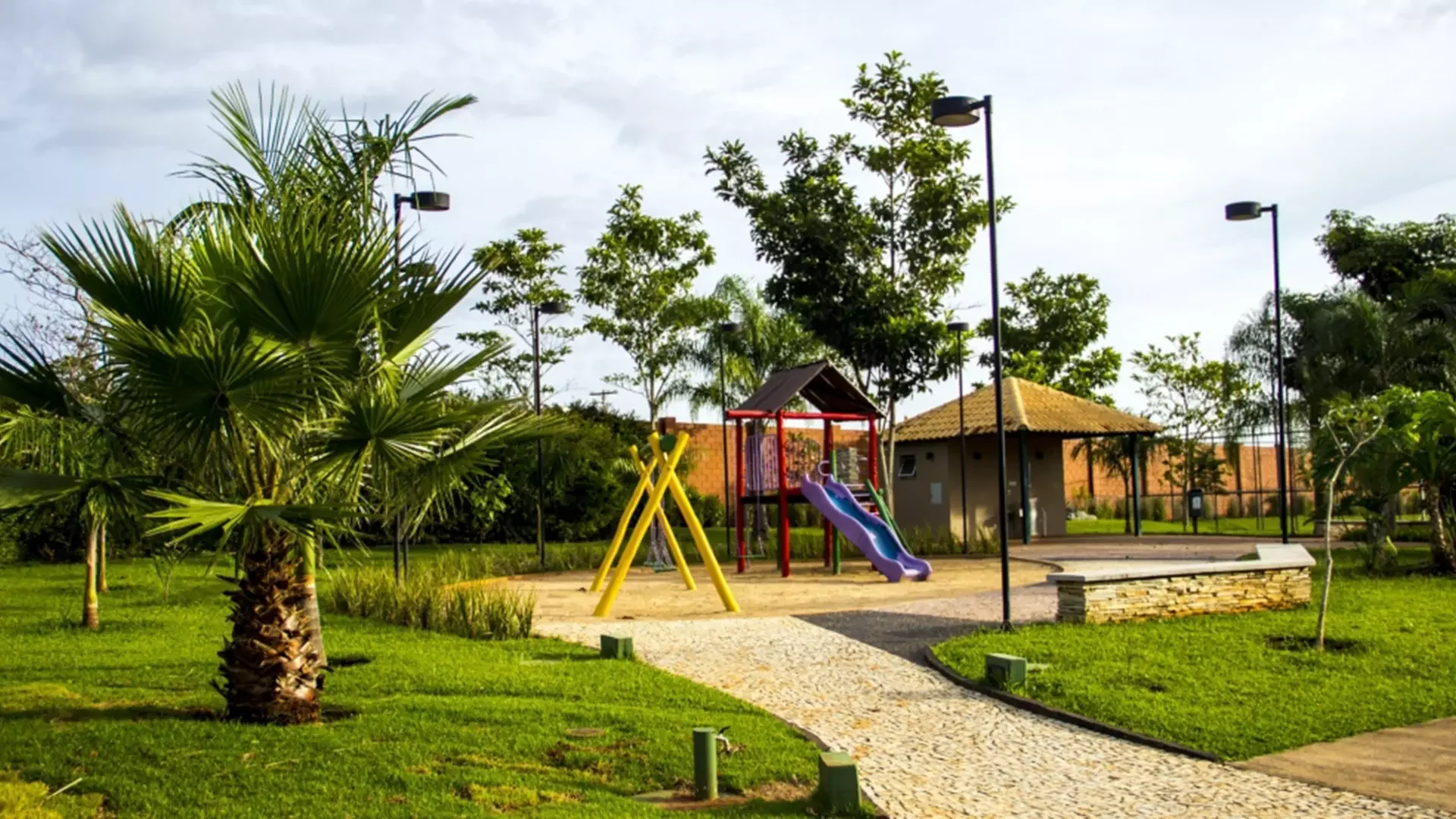 Condomínio Jardins Paris no Condomínios Fechados GO-020 em Goiânia